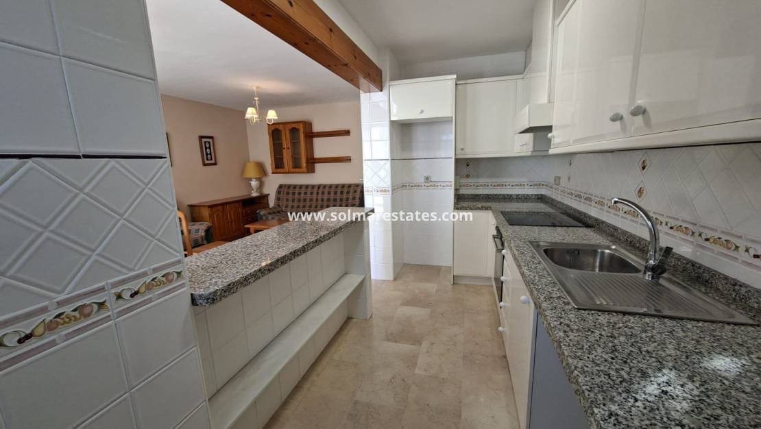 2 soveværelse Bungalow til salg i Villamartin med swimmingpool - € 229.000 (Ref: 9720444)
