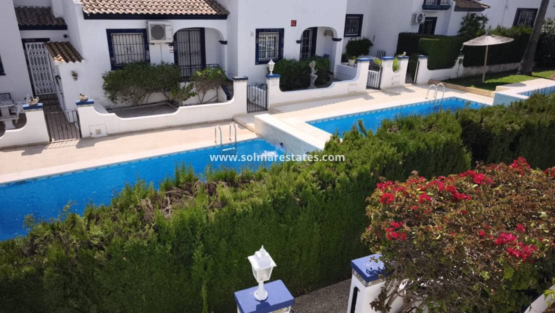 2 soveværelse Bungalow til salg i Villamartin med swimmingpool - € 229.000 (Ref: 9720444)