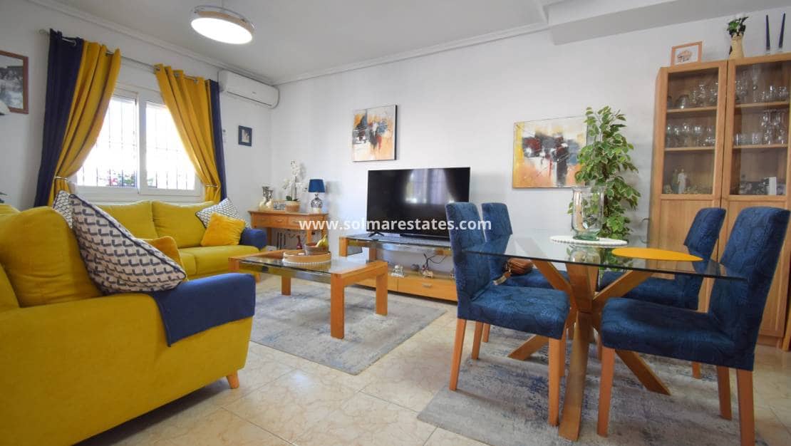 3 makuuhuone Omakotitalo myytävänä paikassa Playa Flamenca mukana uima-altaan - 249 000 € (Ref: 9720450)
