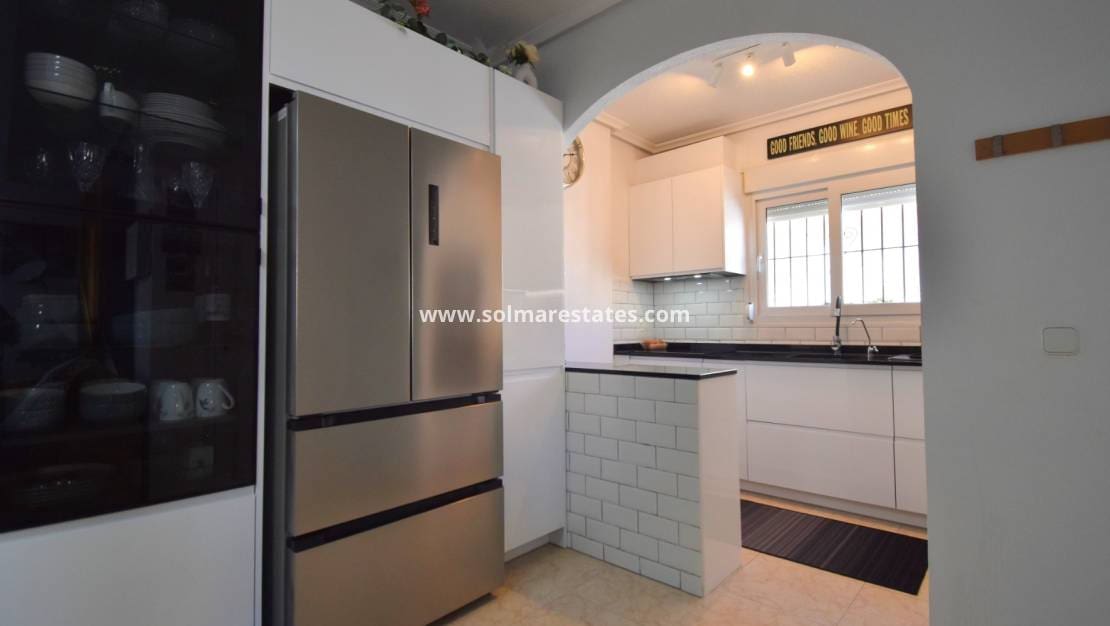 3 makuuhuone Omakotitalo myytävänä paikassa Playa Flamenca mukana uima-altaan - 249 000 € (Ref: 9720450)