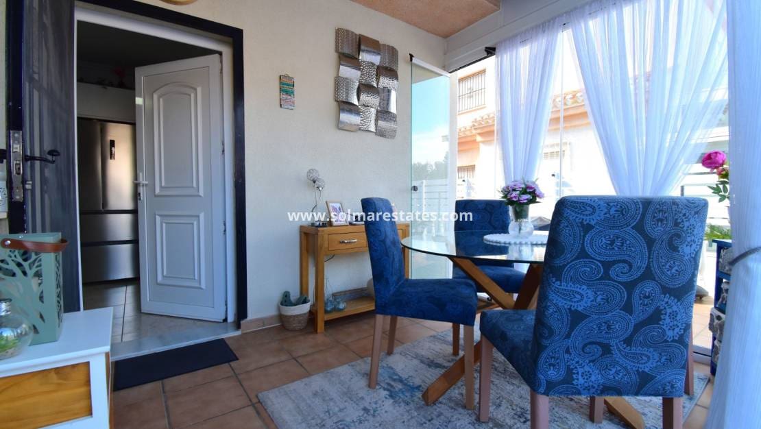 3 makuuhuone Omakotitalo myytävänä paikassa Playa Flamenca mukana uima-altaan - 249 000 € (Ref: 9720450)