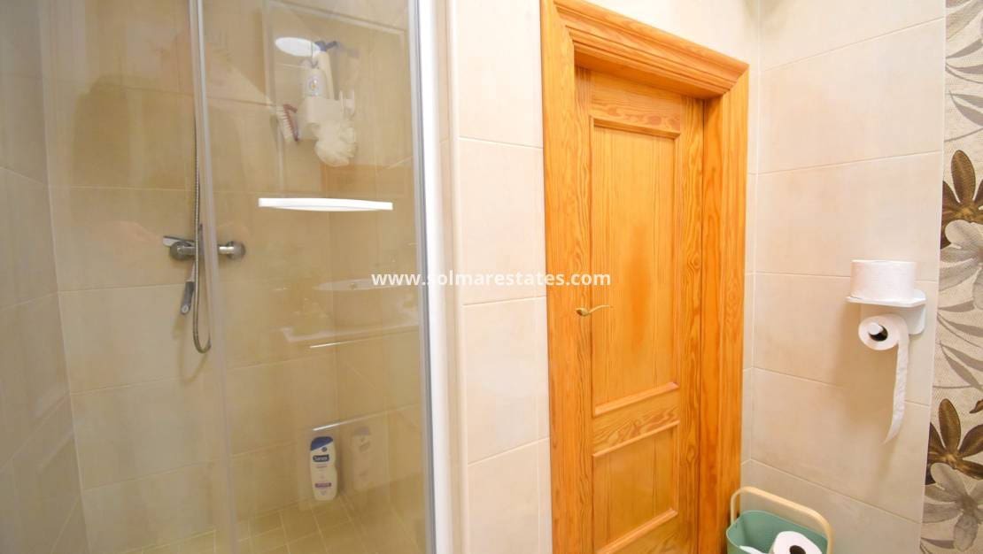 3 makuuhuone Omakotitalo myytävänä paikassa Playa Flamenca mukana uima-altaan - 249 000 € (Ref: 9720450)