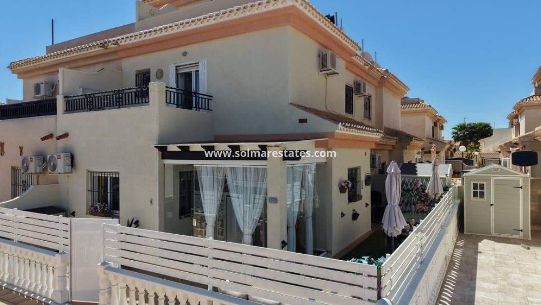 3 soveværelse Byhus til salg i Playa Flamenca med swimmingpool - € 249.000 (Ref: 9720450)