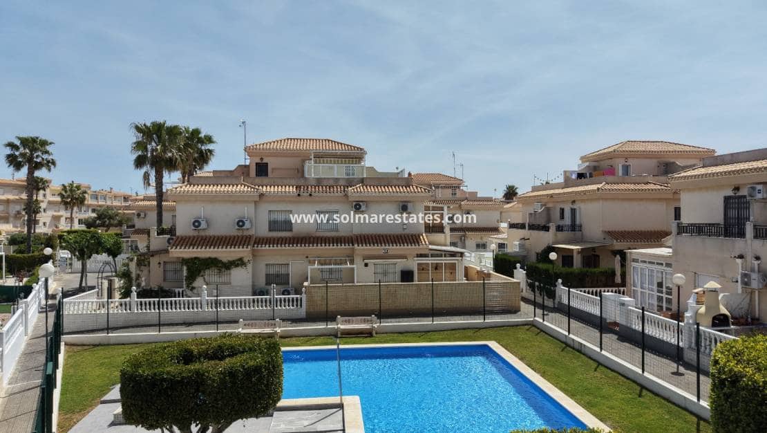 3 soveværelse Byhus til salg i Playa Flamenca med swimmingpool - € 249.000 (Ref: 9720450)