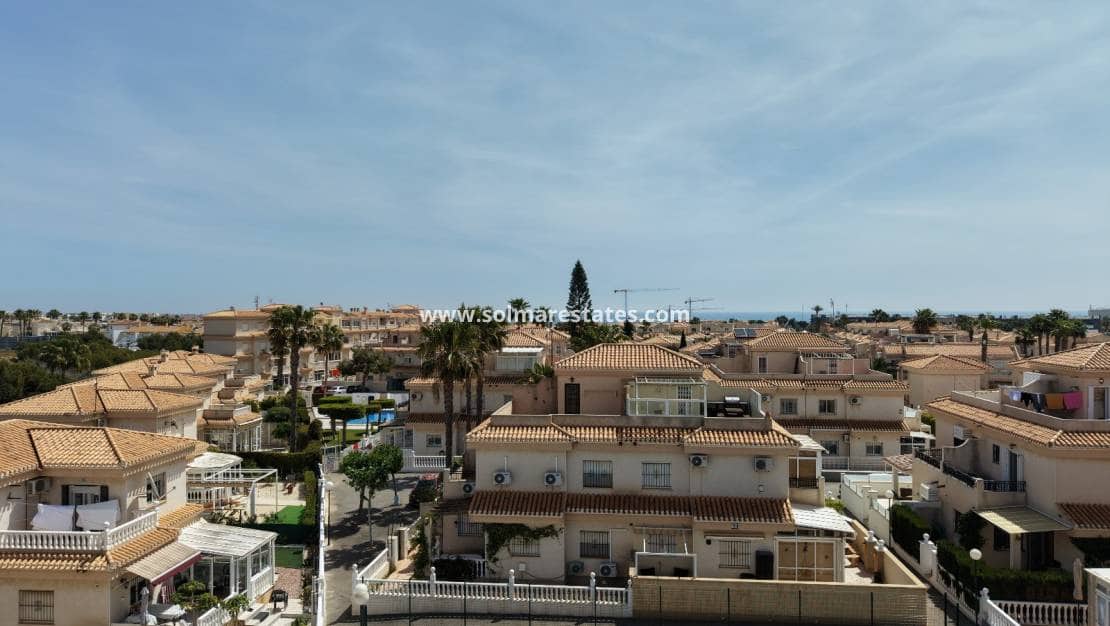 3 soveværelse Byhus til salg i Playa Flamenca med swimmingpool - € 249.000 (Ref: 9720450)