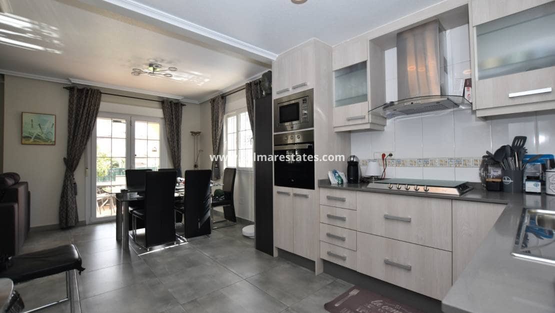 3 quarto Moradia para venda em Villamartin com piscina - 445 000 € (Ref: 9723505)