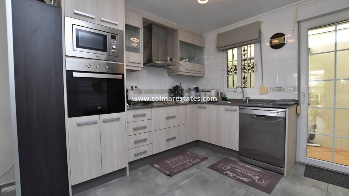 3 quarto Moradia para venda em Villamartin com piscina - 445 000 € (Ref: 9723505)