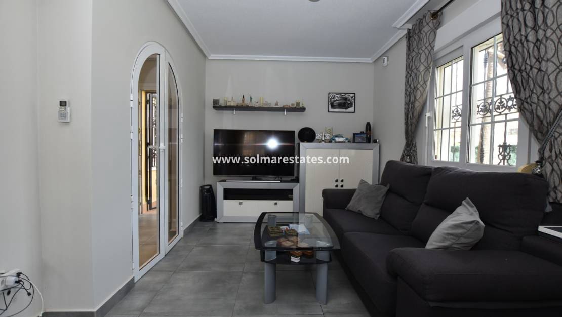 3 quarto Moradia para venda em Villamartin com piscina - 445 000 € (Ref: 9723505)