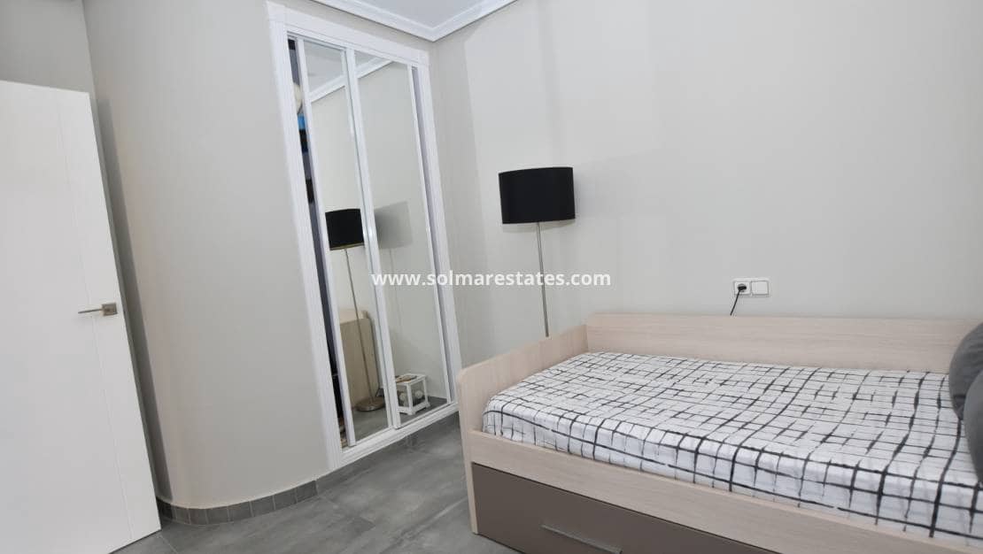 3 quarto Moradia para venda em Villamartin com piscina - 445 000 € (Ref: 9723505)