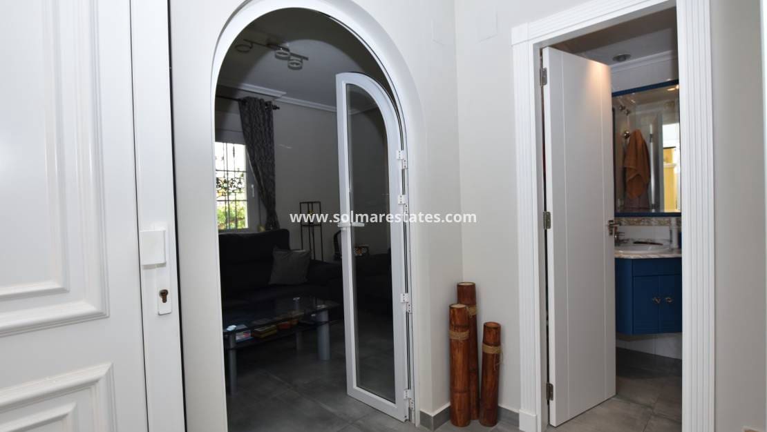 3 quarto Moradia para venda em Villamartin com piscina - 445 000 € (Ref: 9723505)