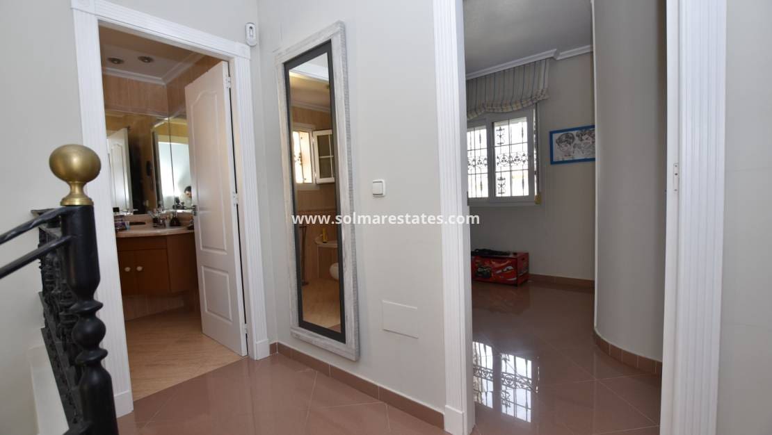 3 quarto Moradia para venda em Villamartin com piscina - 445 000 € (Ref: 9723505)