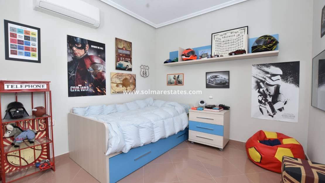 3 quarto Moradia para venda em Villamartin com piscina - 445 000 € (Ref: 9723505)