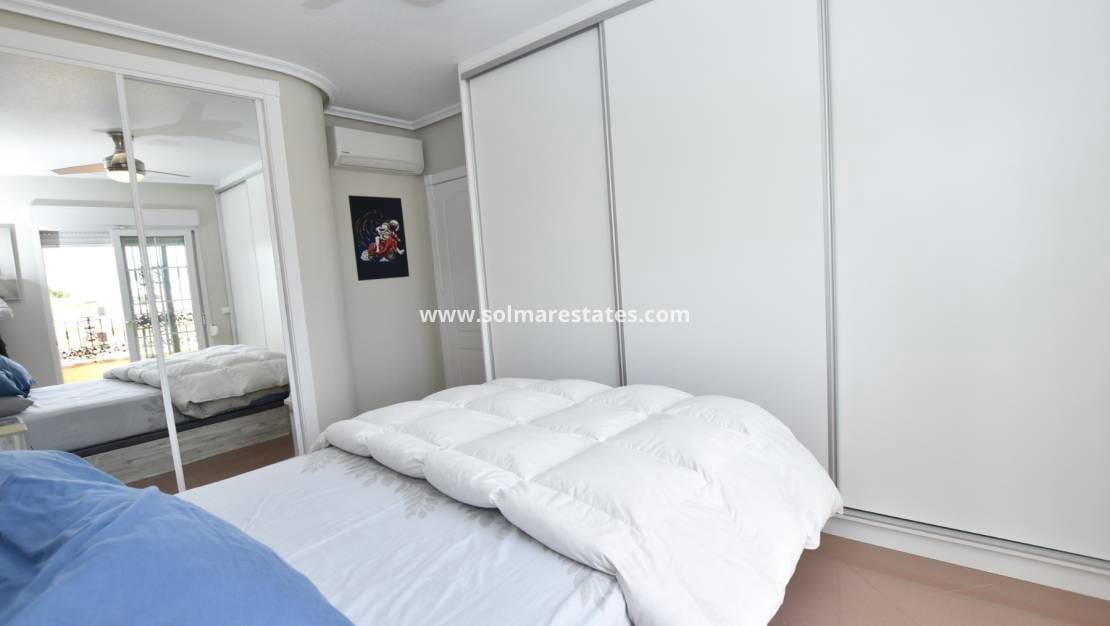 3 quarto Moradia para venda em Villamartin com piscina - 445 000 € (Ref: 9723505)