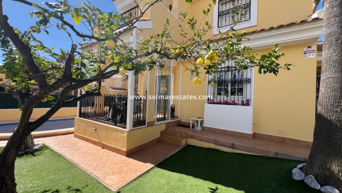 3 quarto Moradia para venda em Villamartin com piscina - 445 000 € (Ref: 9723505)
