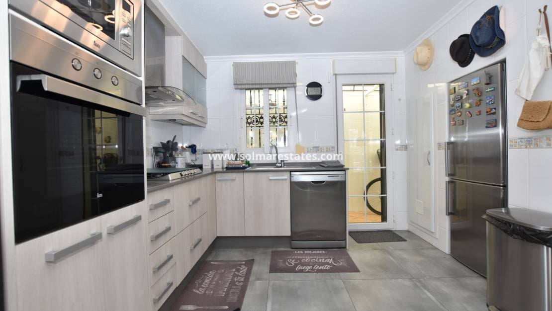 3 quarto Moradia para venda em Villamartin com piscina - 445 000 € (Ref: 9723505)