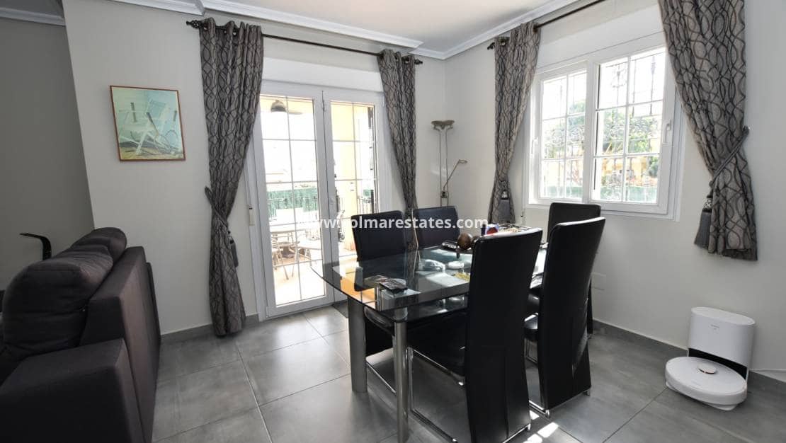 3 quarto Moradia para venda em Villamartin com piscina - 445 000 € (Ref: 9723505)