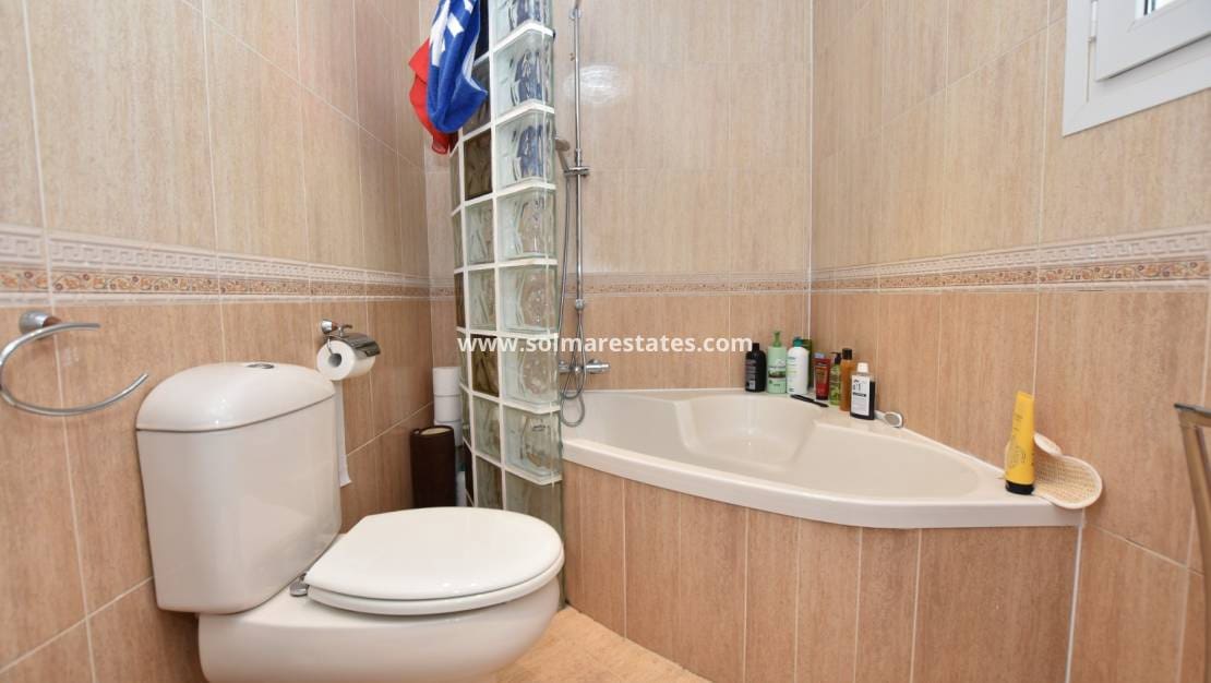 3 quarto Moradia para venda em Villamartin com piscina - 445 000 € (Ref: 9723505)