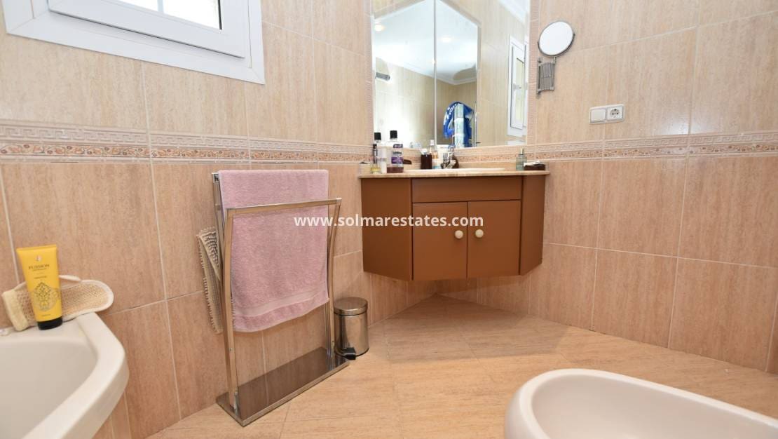 3 quarto Moradia para venda em Villamartin com piscina - 445 000 € (Ref: 9723505)