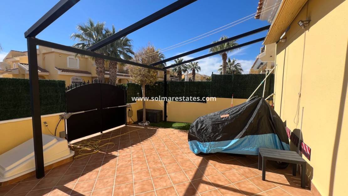 3 quarto Moradia para venda em Villamartin com piscina - 445 000 € (Ref: 9723505)