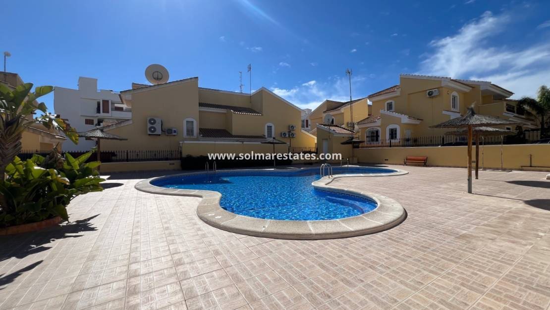 3 quarto Moradia para venda em Villamartin com piscina - 445 000 € (Ref: 9723505)