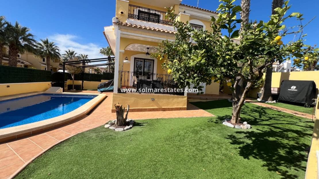 3 quarto Moradia para venda em Villamartin com piscina - 445 000 € (Ref: 9723505)