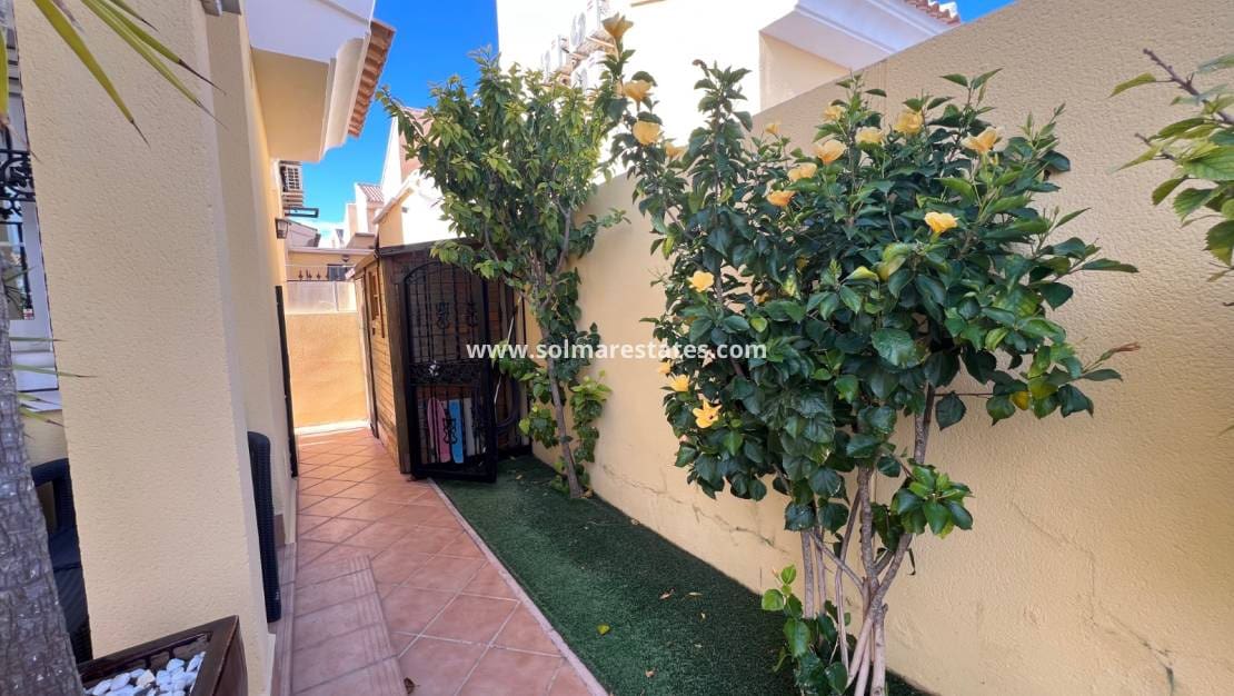 3 quarto Moradia para venda em Villamartin com piscina - 445 000 € (Ref: 9723505)