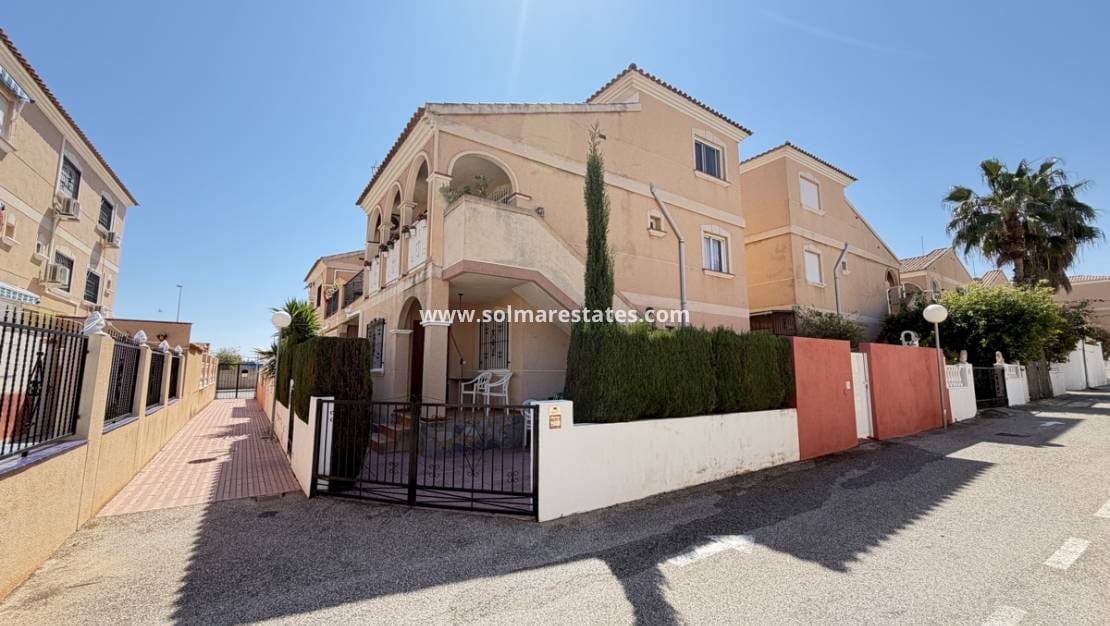 3 sovrum Lägenhet till salu i La Zenia med pool - 189 995 € (Ref: 9726206)