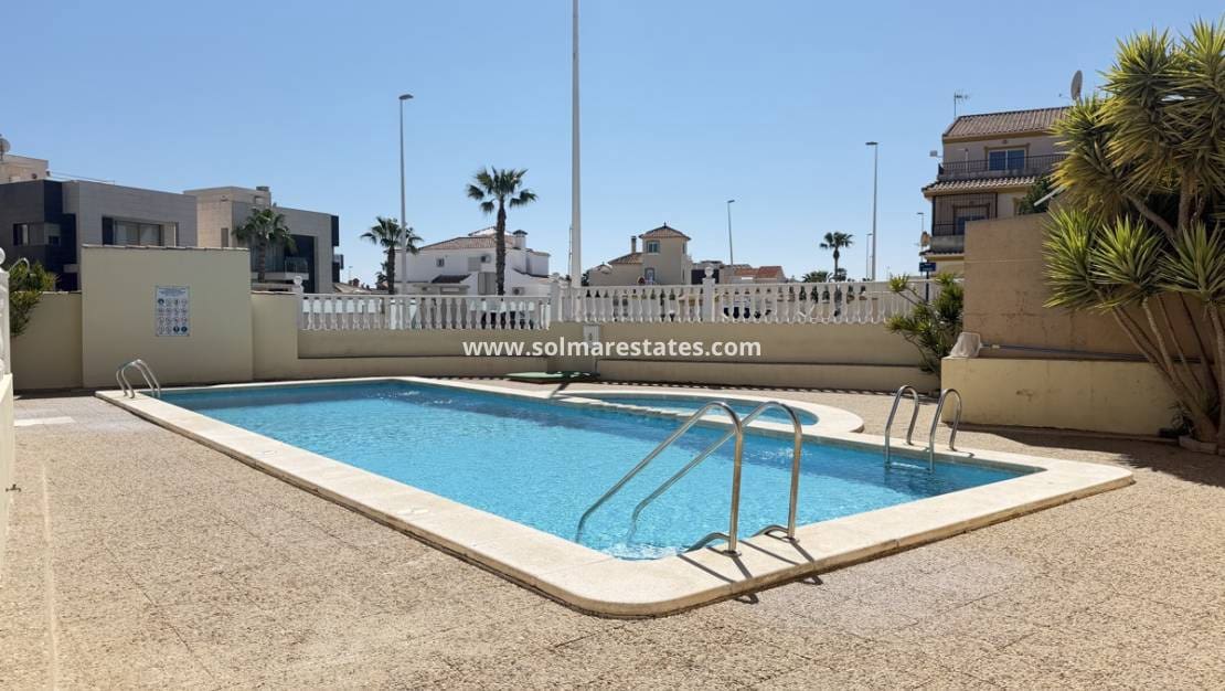 3 sovrum Lägenhet till salu i La Zenia med pool - 189 995 € (Ref: 9726206)