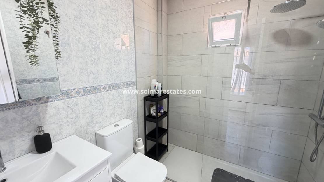 3 sovrum Lägenhet till salu i La Zenia med pool - 189 995 € (Ref: 9726206)