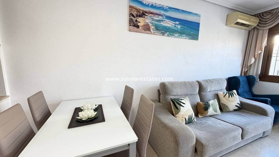 2 Zimmer Bungalow zu verkaufen in Villamartin mit Pool - 199.995 € (Ref: 9726207)