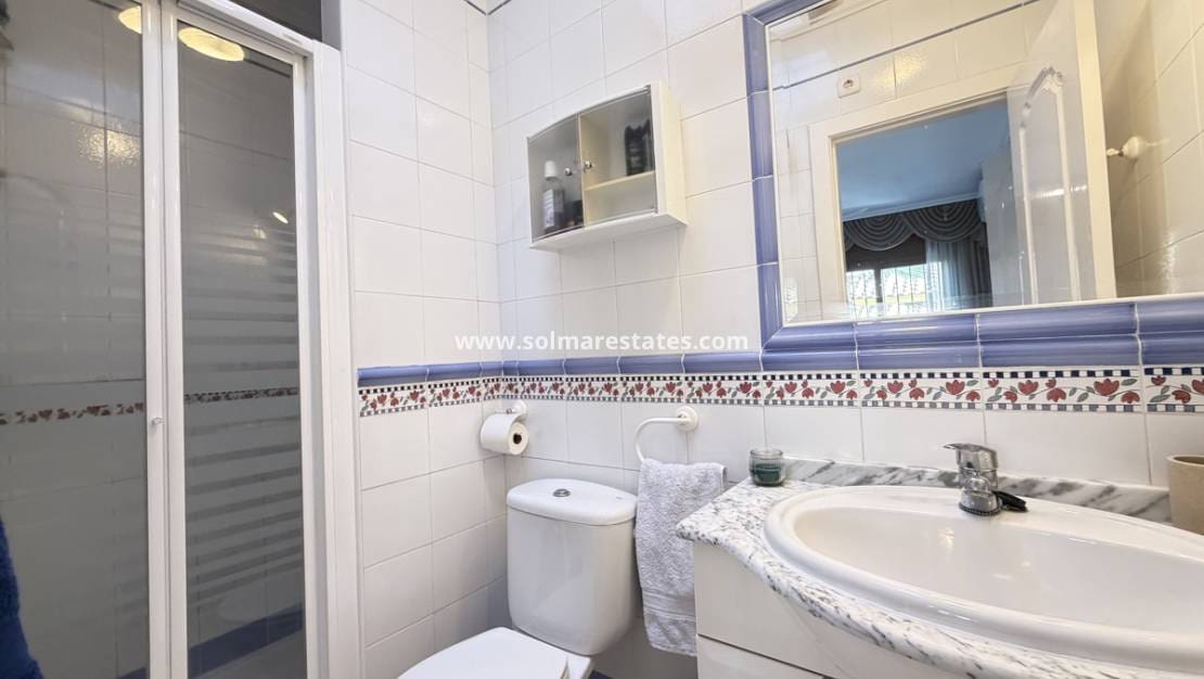 2 Zimmer Bungalow zu verkaufen in Villamartin mit Pool - 199.995 € (Ref: 9726207)