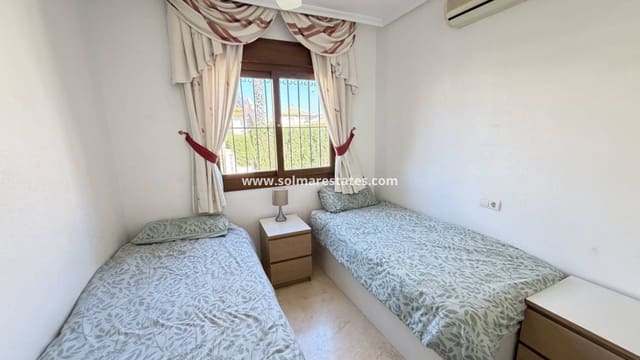 2 soveværelse Bungalow til salg i Villamartin, Orihuela med swimmingpool - € 199.995 (Ref: 9726207)