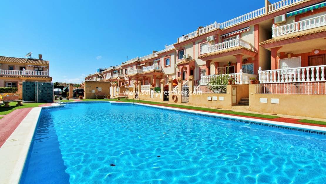 Pareado de 3 habitaciones en Playa Flamenca en venta con piscina - 249.950 € (Ref: 9727071)