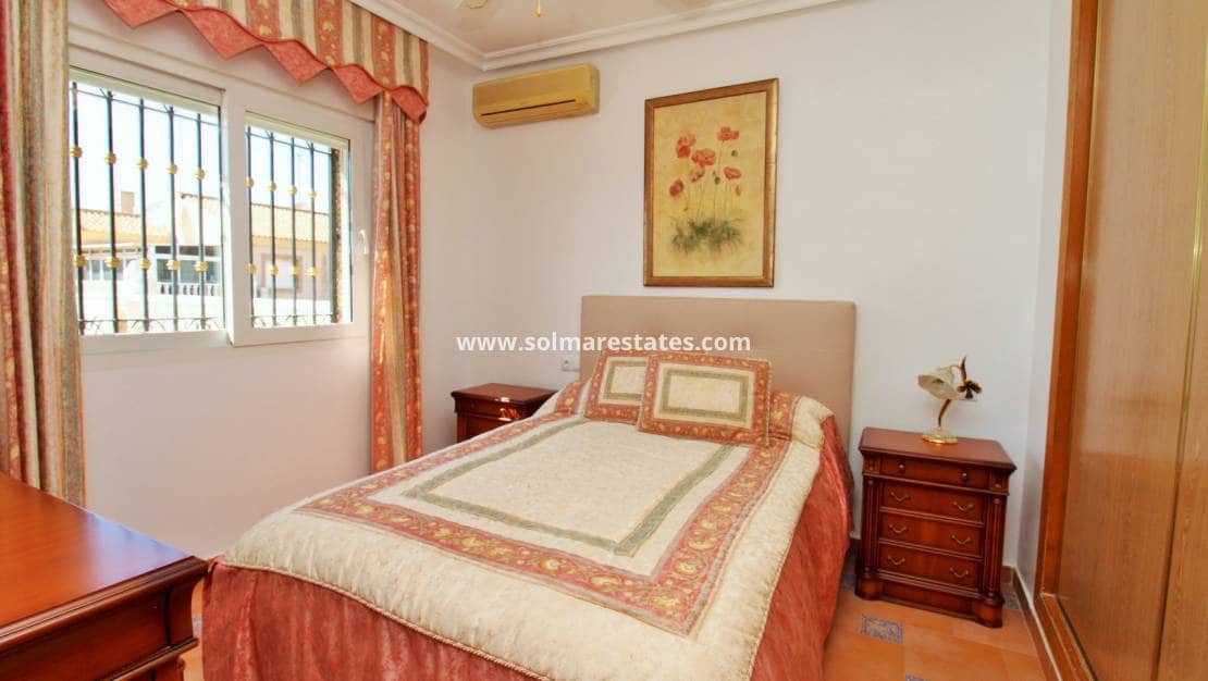 Pareado de 3 habitaciones en Playa Flamenca en venta con piscina - 249.950 € (Ref: 9727071)