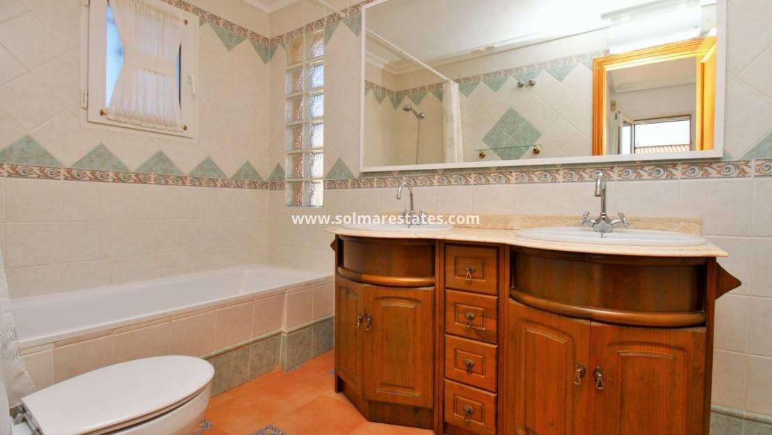 Pareado de 3 habitaciones en Playa Flamenca en venta con piscina - 249.950 € (Ref: 9727071)