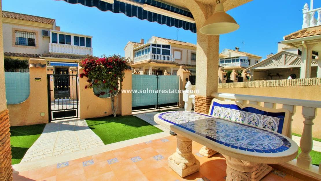 Pareado de 3 habitaciones en Playa Flamenca en venta con piscina - 249.950 € (Ref: 9727071)
