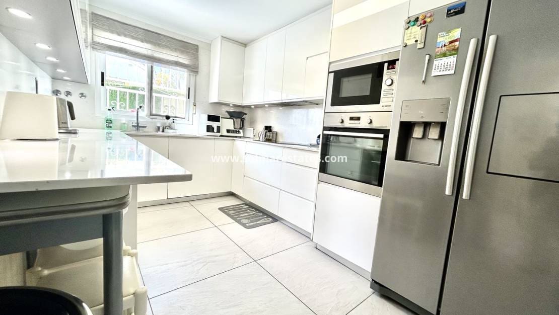 4 bedroom Villa for sale in Pinar de Campoverde with pool - € 460,000 (Ref: 9730813)