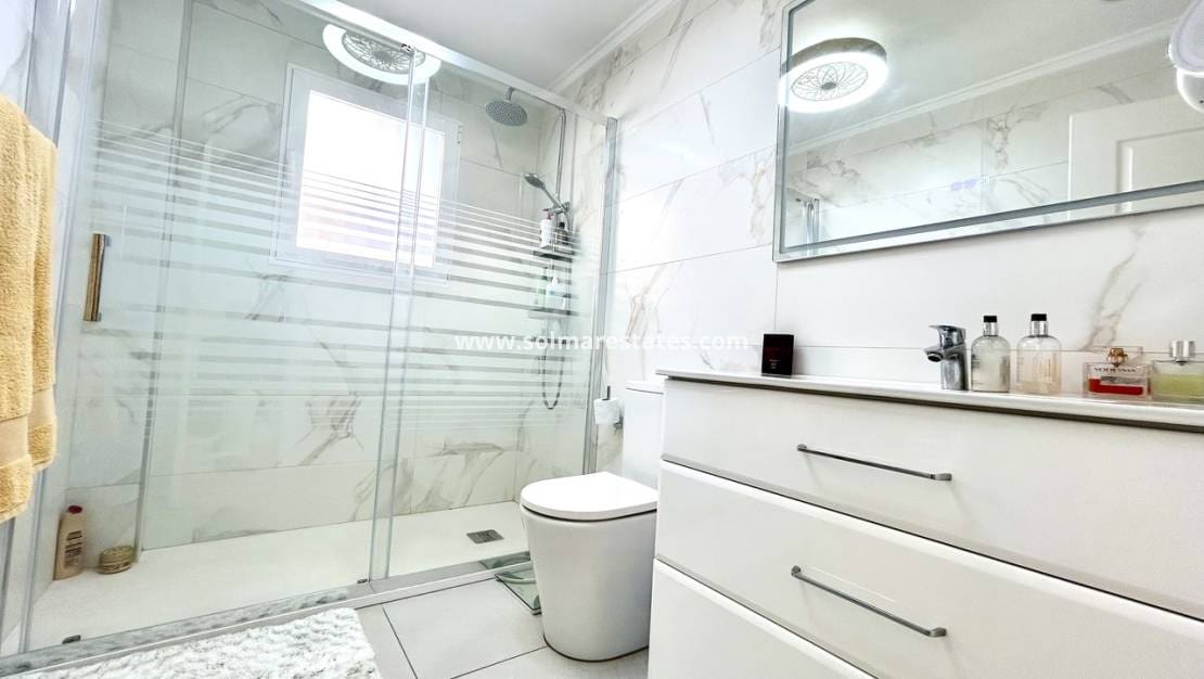 4 bedroom Villa for sale in Pinar de Campoverde with pool - € 460,000 (Ref: 9730813)