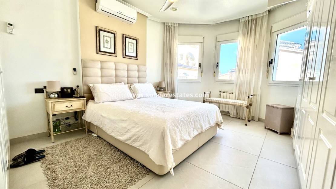 4 bedroom Villa for sale in Pinar de Campoverde with pool - € 460,000 (Ref: 9730813)