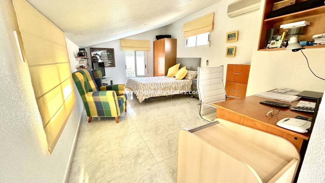 4 bedroom Villa for sale in Pinar de Campoverde with pool - € 460,000 (Ref: 9730813)