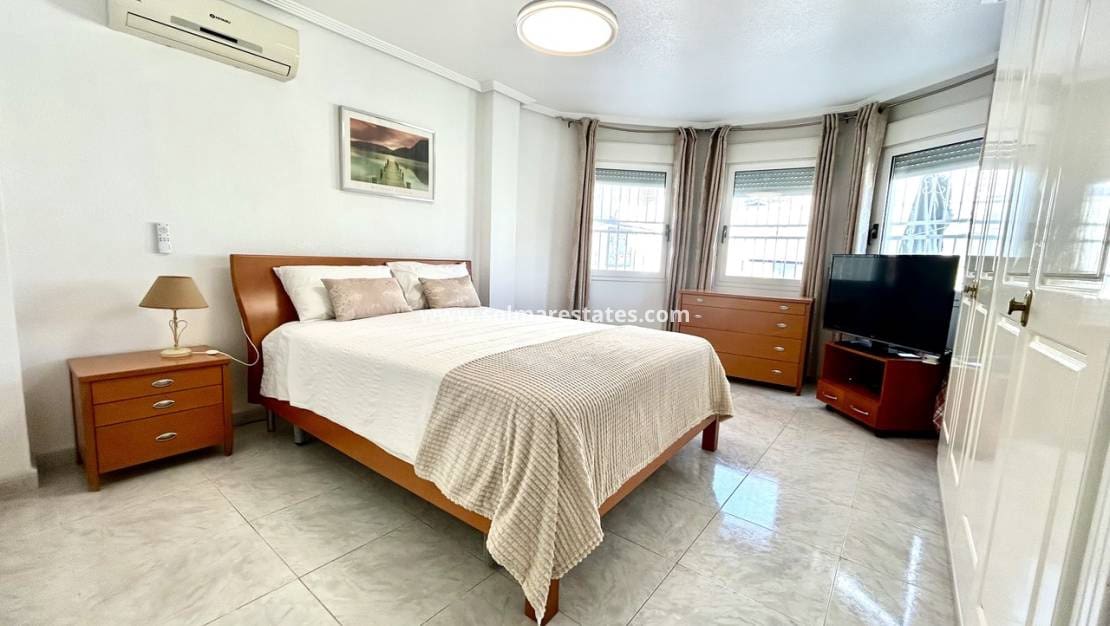 4 bedroom Villa for sale in Pinar de Campoverde with pool - € 460,000 (Ref: 9730813)