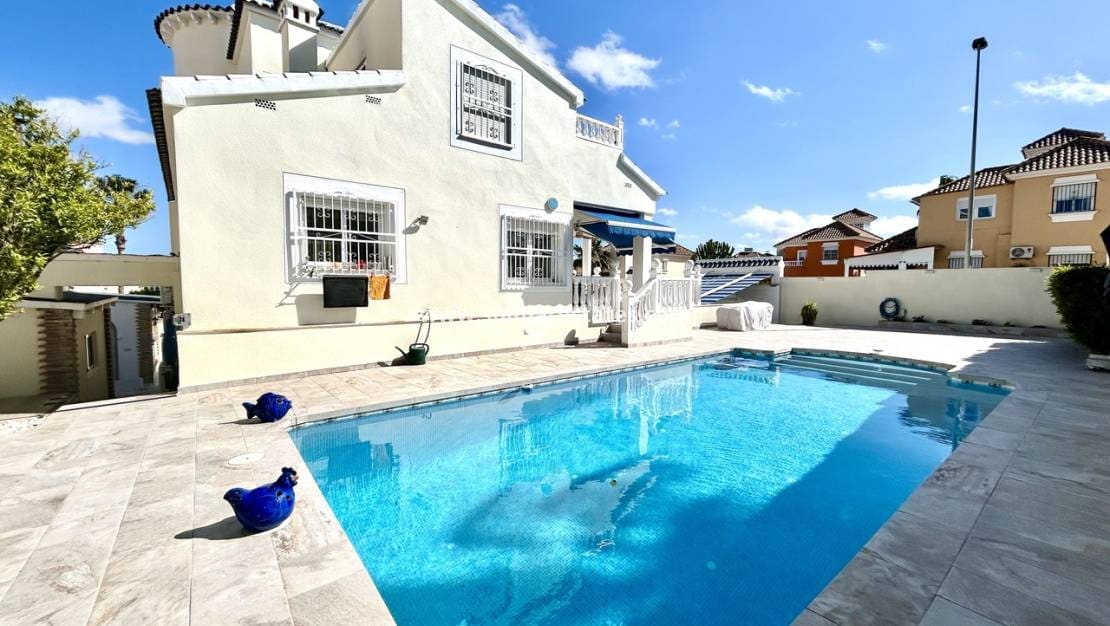 4 bedroom Villa for sale in Pinar de Campoverde with pool - € 460,000 (Ref: 9730813)