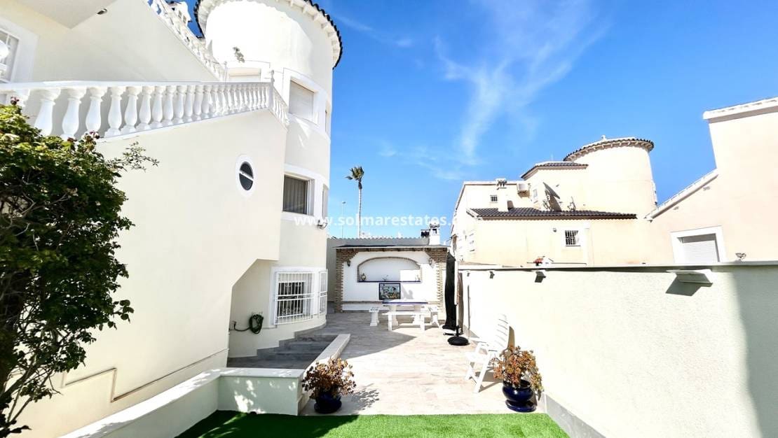 4 bedroom Villa for sale in Pinar de Campoverde with pool - € 460,000 (Ref: 9730813)