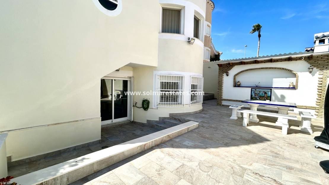 4 bedroom Villa for sale in Pinar de Campoverde with pool - € 460,000 (Ref: 9730813)