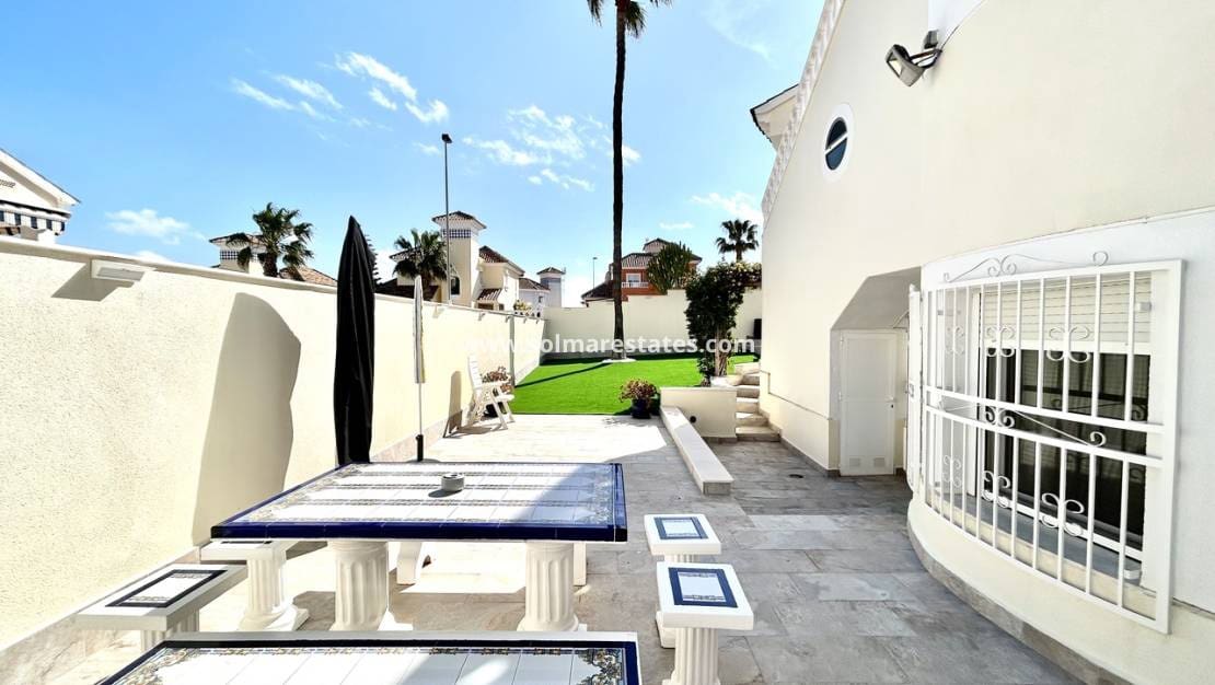 4 bedroom Villa for sale in Pinar de Campoverde with pool - € 460,000 (Ref: 9730813)