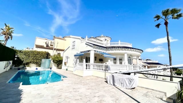 Chalet de 4 habitaciones en Pinar de Campoverde, Pilar de la Horadada en venta con piscina - 460.000 € (Ref: 9730813)