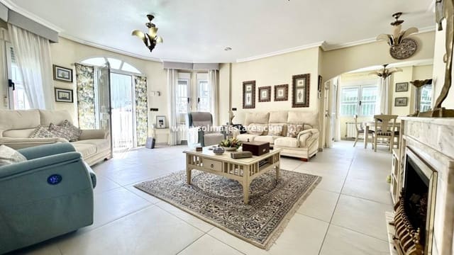 Chalet de 4 habitaciones en Pinar de Campoverde, Pilar de la Horadada en venta con piscina - 460.000 € (Ref: 9730813)