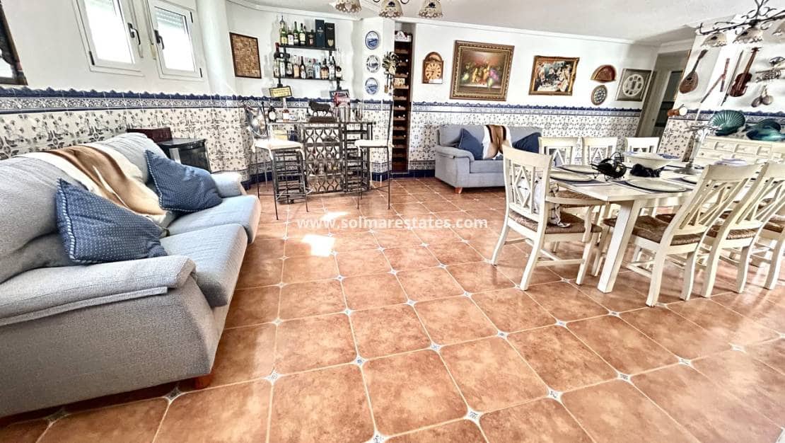 4 bedroom Villa for sale in Pinar de Campoverde with pool - € 460,000 (Ref: 9730813)