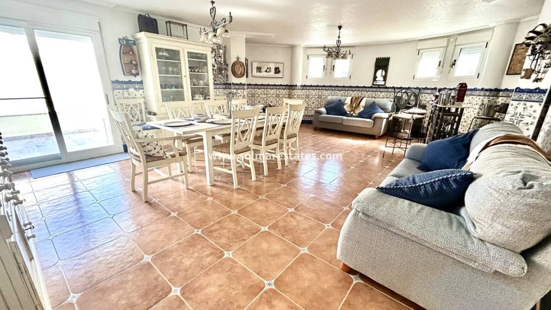 4 bedroom Villa for sale in Pinar de Campoverde with pool - € 460,000 (Ref: 9730813)