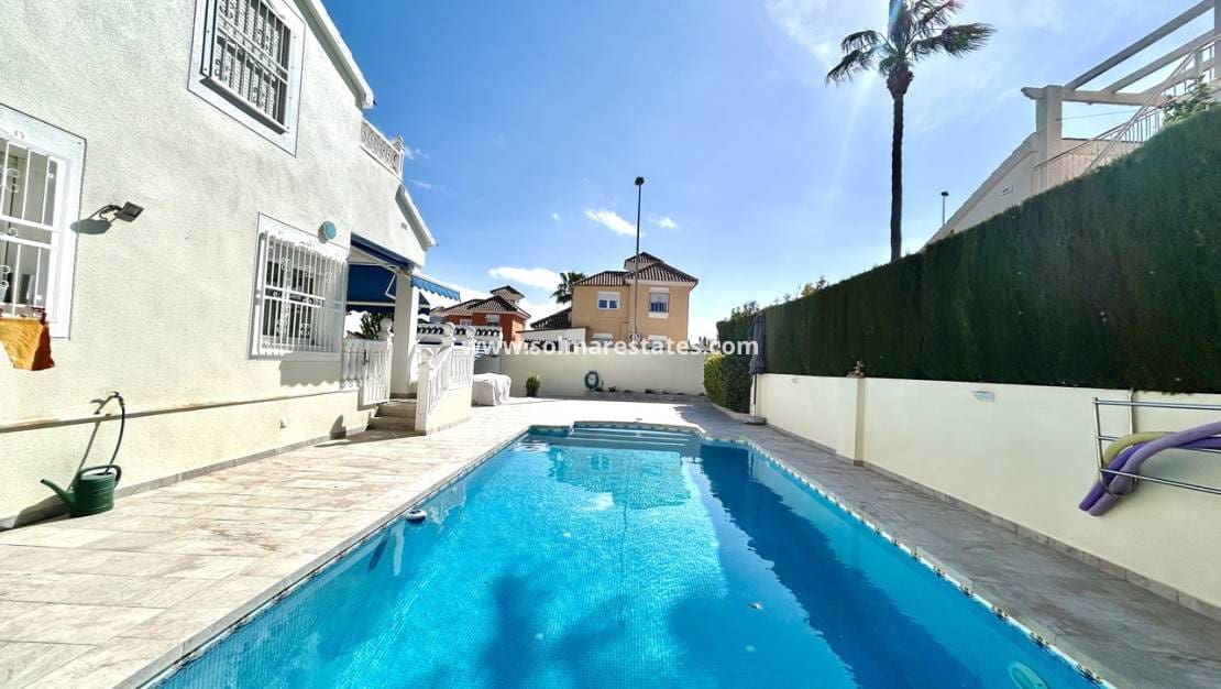 4 bedroom Villa for sale in Pinar de Campoverde with pool - € 460,000 (Ref: 9730813)